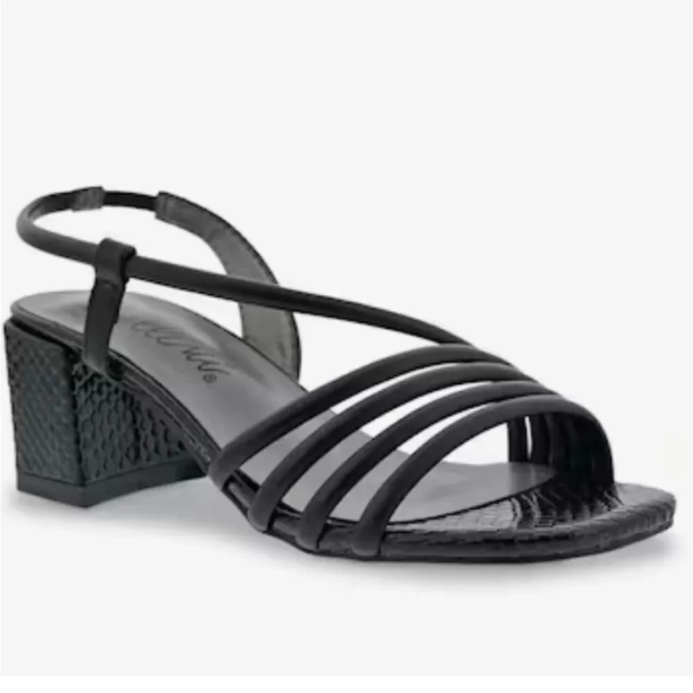 ANTONIO MELANI SQUARE TOE LOW BLOCK HEELโSANDAL